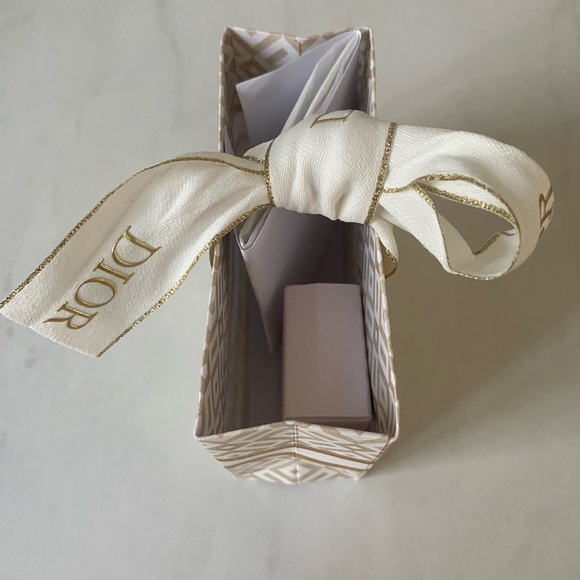 Miss Dior Gift Set with Bag and Holiday Star - Picture 5 of 6